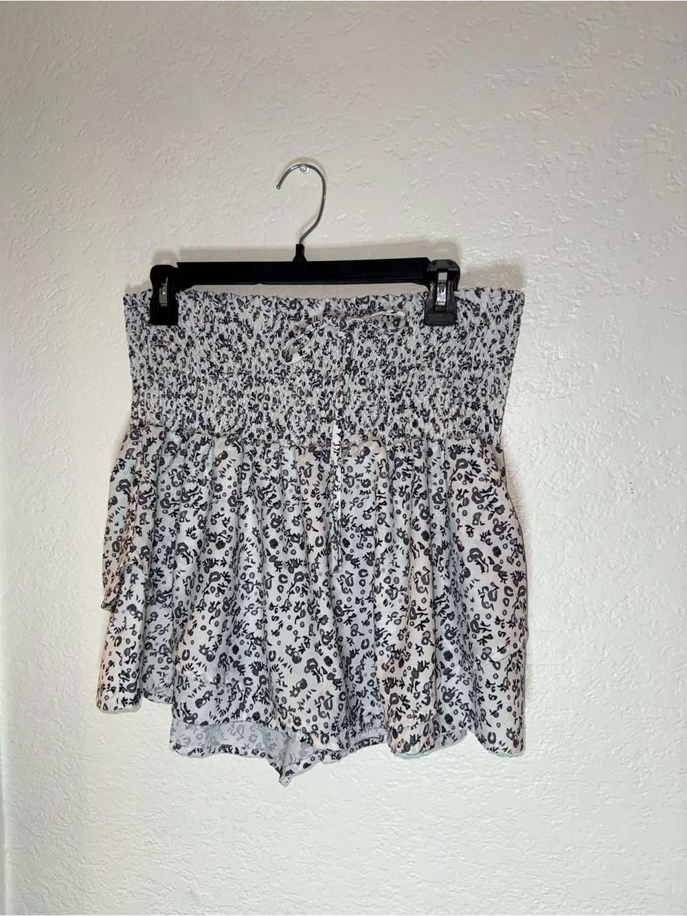 Smocked Waist Floral Print Women's Shorts - White/Black